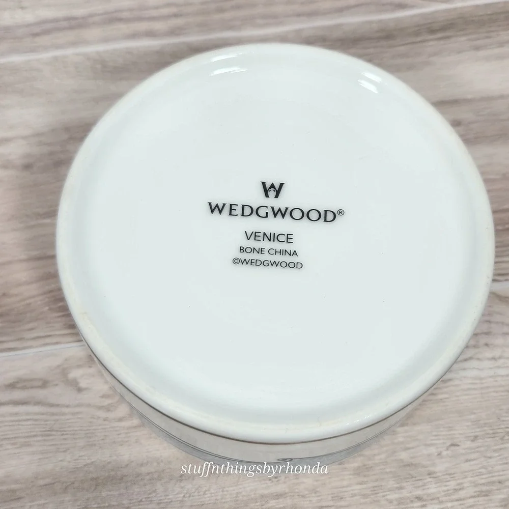 Vintage Wedgwood Venice Bone China Powder Box Vanity Trinket‎ Dish With Box